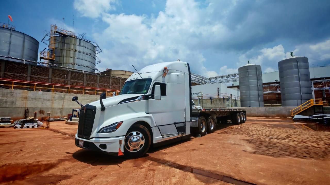 Kenworth en planta industrial